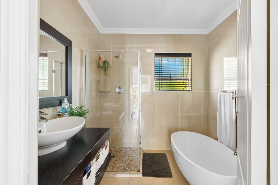 6 Bedroom Property for Sale in Olive Grove Western Cape